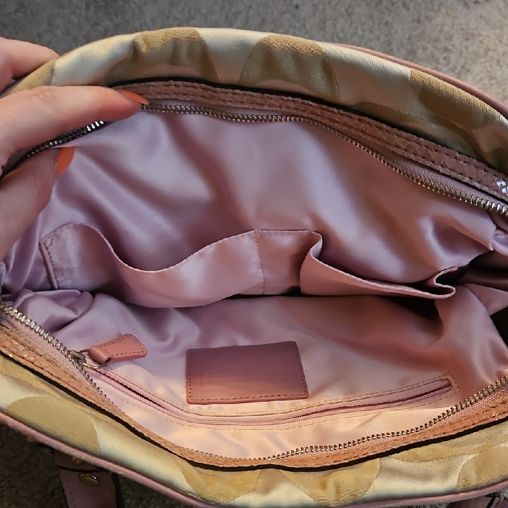 Vintage Coach Beige Canvas Shoulder Bag with Pink Trim - Picture 5 of 6